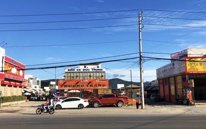 Bên ngoài bến xe khách Đức Trọng Lâm Đồng