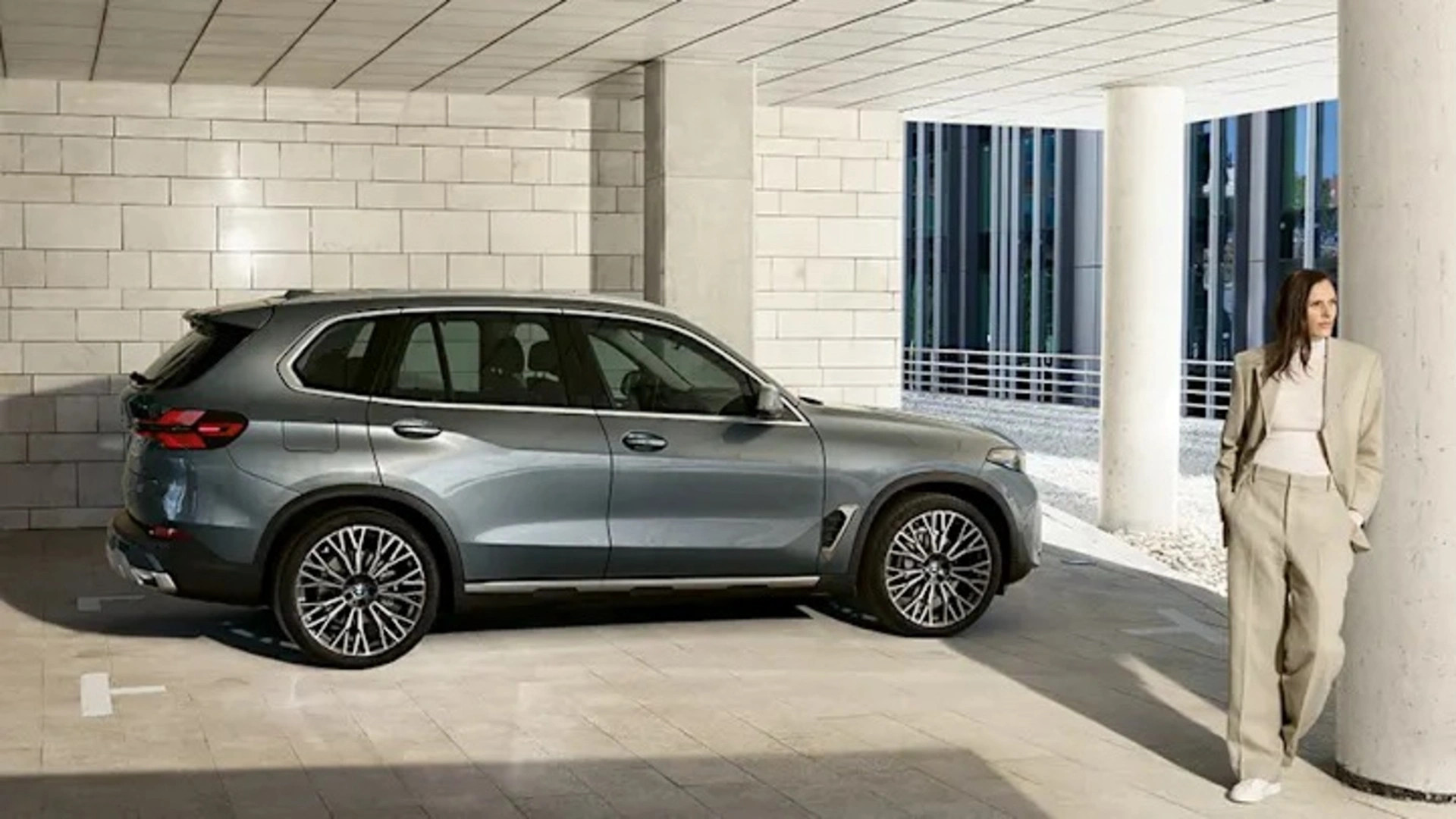 BMW X5 là mẫu SUV hạng sang, nổi bật với thiết kế mạnh mẽ và sang trọng
