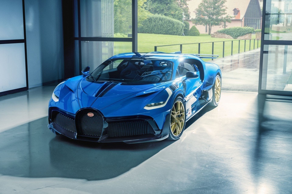 Bugatti Divo - mẫu xe hơi đắt đỏ với khả năng vận hành đỉnh cao