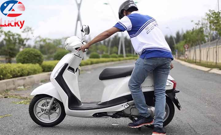 Cách đề xe tay ga chuẩn xác, kỹ thuật khởi động xe ga an toàn