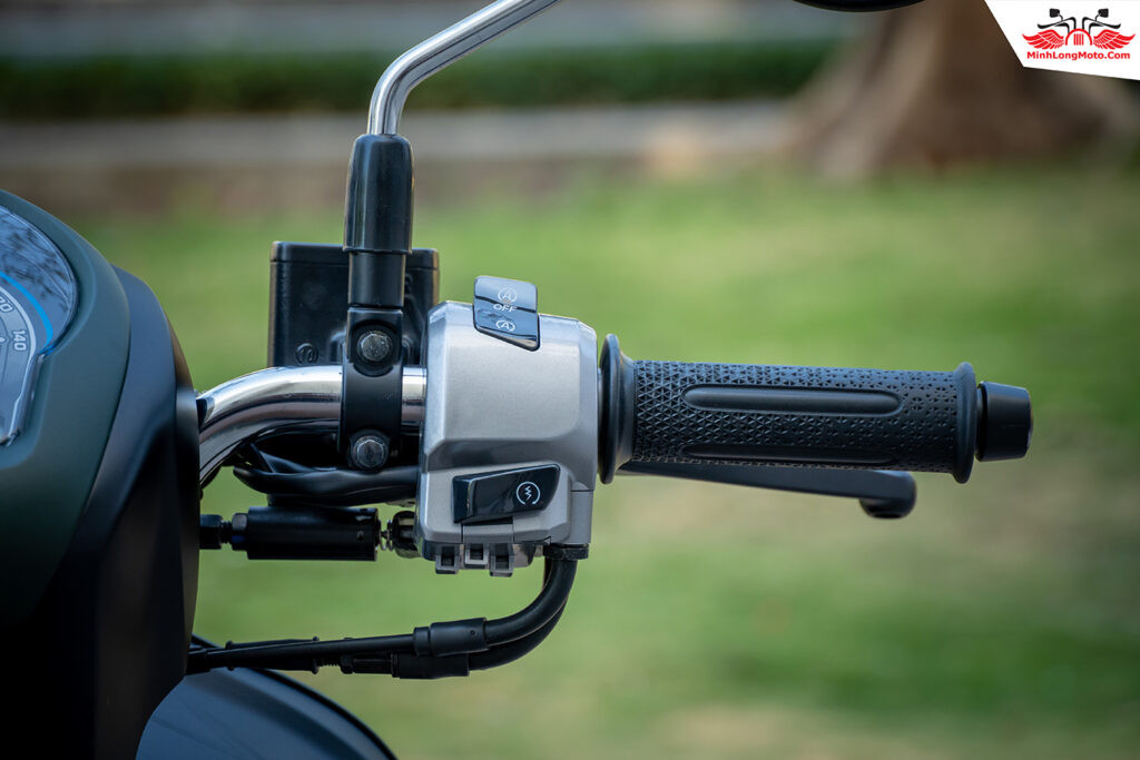 Chức năng Idling Stop giúp tiết kiệm nhiên liệu trên xe Scoopy