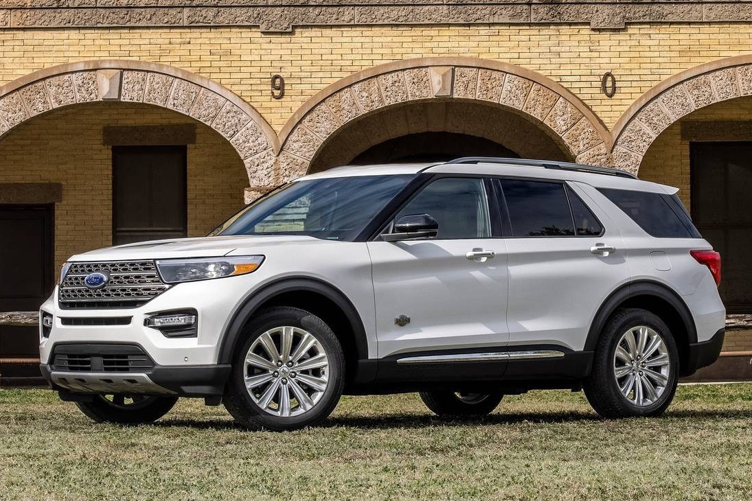 Ford Explorer nhập khẩu từ Mỹ, thuộc phân khúc SUV 7 chỗ cỡ lớn