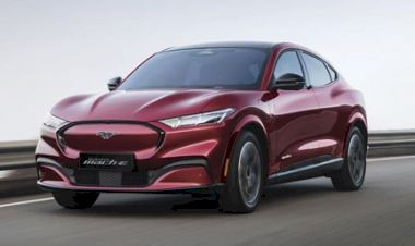 Ford Mustang Mach-E Premium AWD, đại diện cho các dòng xe Ford 4 chỗ điện hóa cao cấp