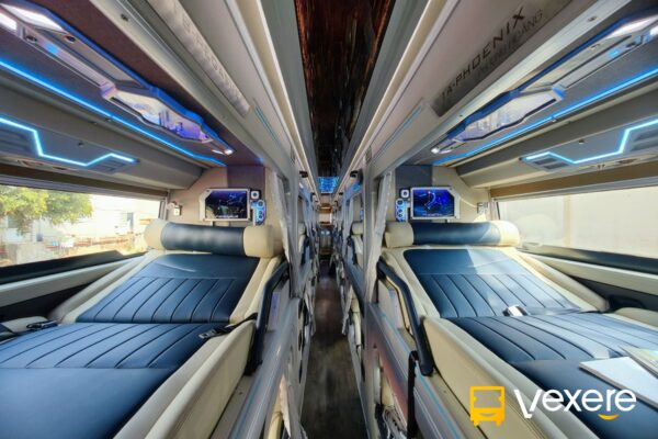 Ghế nằm thoải mái trên xe Long Vân Limousine có nhà vệ sinh