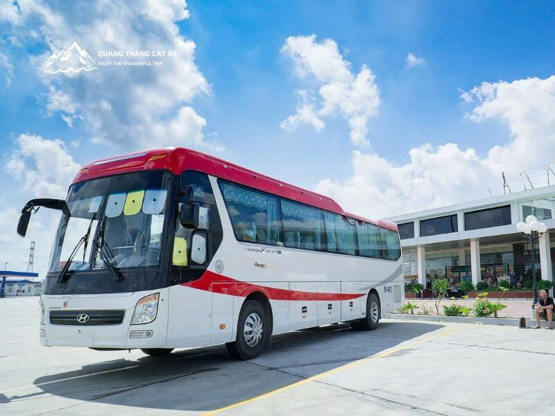 Hành khách thư giãn trên xe giường nằm