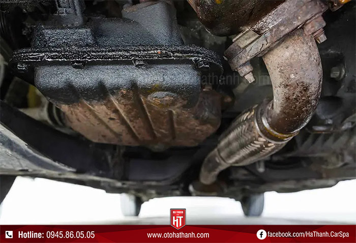 Hiện tượng chảy dầu gầm máy ô tô do không bảo dưỡng định kỳ