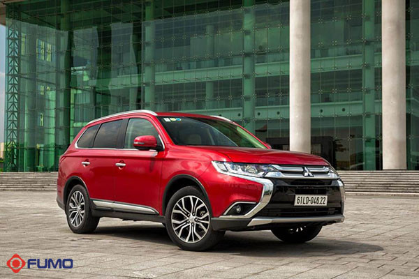 Hình ảnh xe ô tô đẹp Mitsubishi Xpander màu đỏ rực rỡ