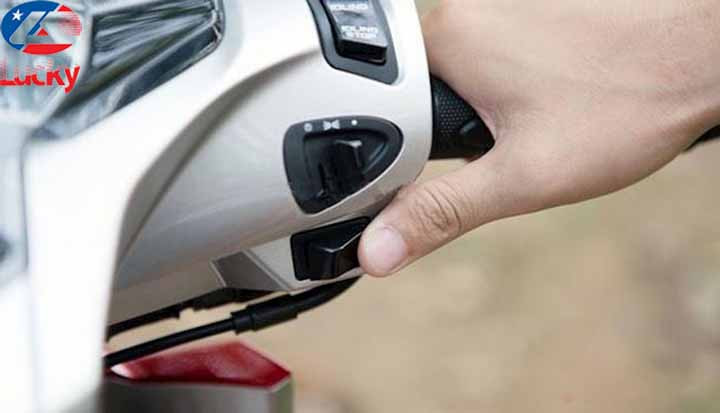 Hướng dẫn cách đề xe tay ga từng bước, thao tác khởi động xe ga