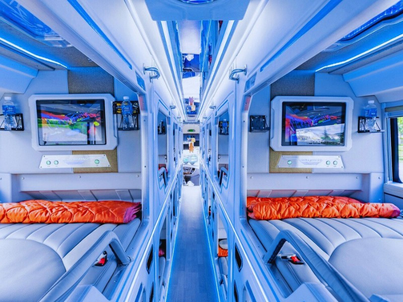 Mẫu xe Limousine 24 phòng đôi của nhà xe Long Vân Limousine hiện đại