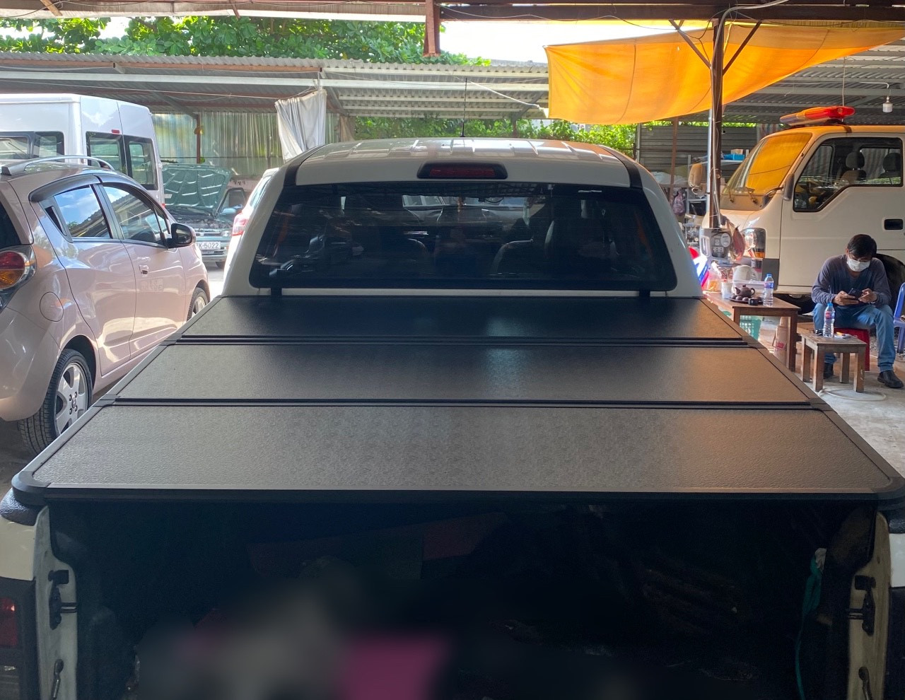Nắp thùng 3 tấm Ford Ranger
