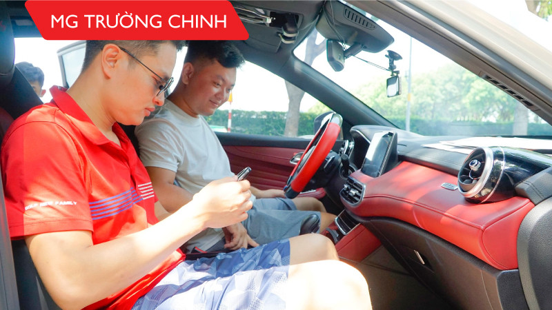Ngoại thất xe MG ZS Luxury màu trắng tại showroom