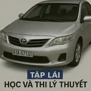 Người lái xe đang ôn tập lý thuyết lái xe với 600 câu hỏi lái xe b1