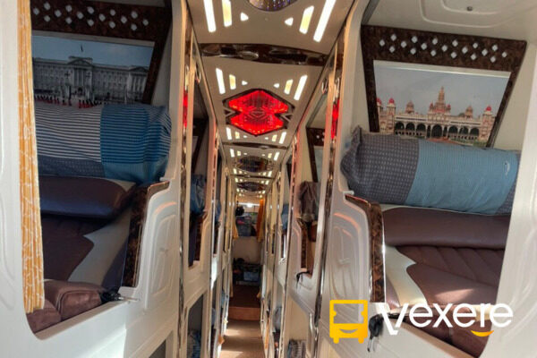 Nội thất sang trọng của xe Limousine Tuấn Hưng tuyến Sài Gòn Cần Thơ, ghế bọc da êm ái, tiện nghi đầy đủ cho hành trình dài.