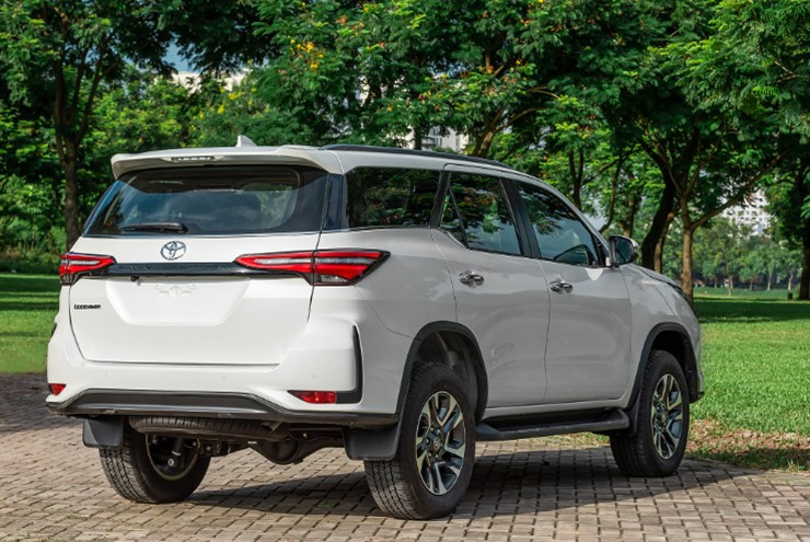 Nội thất Toyota Fortuner rộng rãi, tiện nghi cao cấp