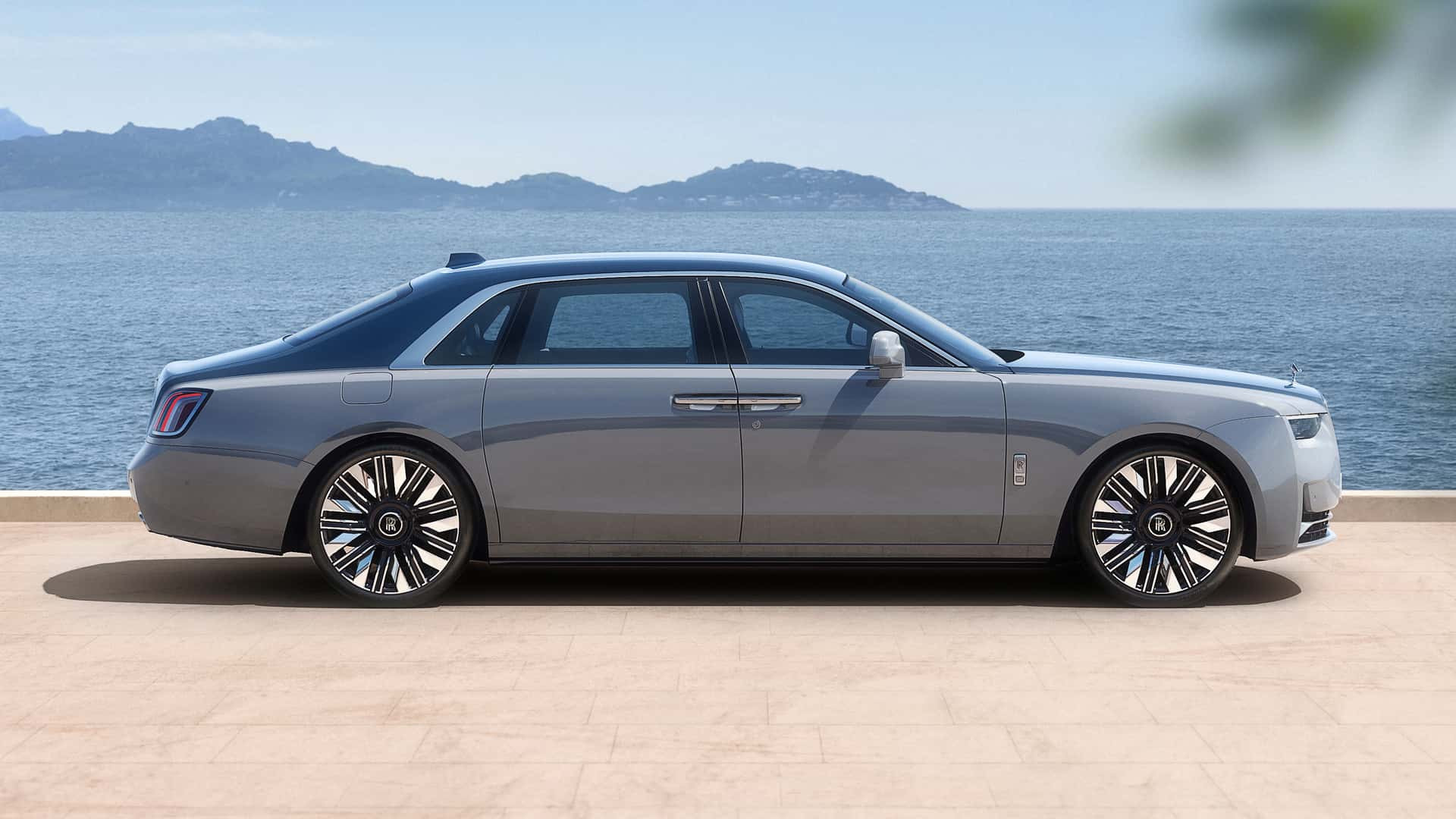 Phiên bản Rolls-Royce Ghost Black Badge thể thao
