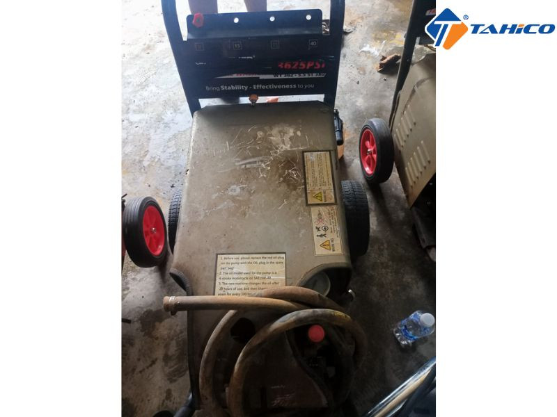 Phụ kiện đi kèm của máy rửa xe cao áp cũ cần được kiểm tra kỹ lưỡng