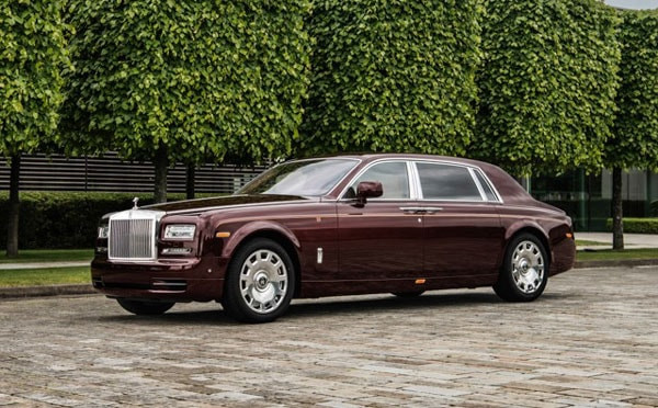 Rolls-Royce Phantom Hòa Bình Vinh Quang, một siêu xe siêu sang cá nhân hóa tại Việt Nam.
