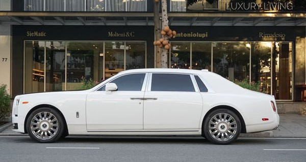 Rolls-Royce Phantom VIII EWB, mẫu xe siêu sang biểu tượng của đẳng cấp tại Việt Nam.