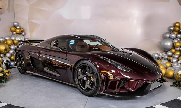 Siêu xe Koenigsegg Regera của doanh nhân Hoàng Kim Khánh, một trong những siêu xe đắt nhất thế giới về Việt Nam.