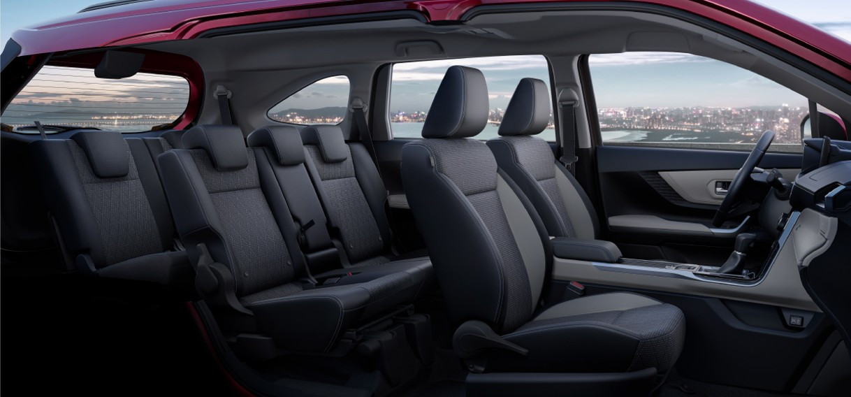 Thiết kế nội thất hiện đại của xe Toyota 7 chỗ Veloz Cross