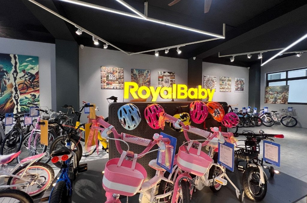 Thương hiệu xe đạp trẻ em cao cấp Royal Baby, nổi tiếng từ Anh với các thiết kế hiện đại, an toàn cho bé 6-7 tuổi