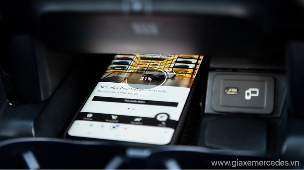 Tính năng sạc không dây tiện lợi trên Mercedes E300 AMG