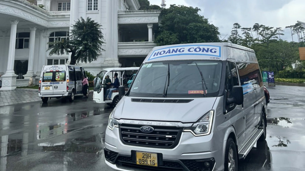 Tổng đài xe Hoàng Công sẵn sàng hỗ trợ khách hàng về chính sách hoàn đổi vé