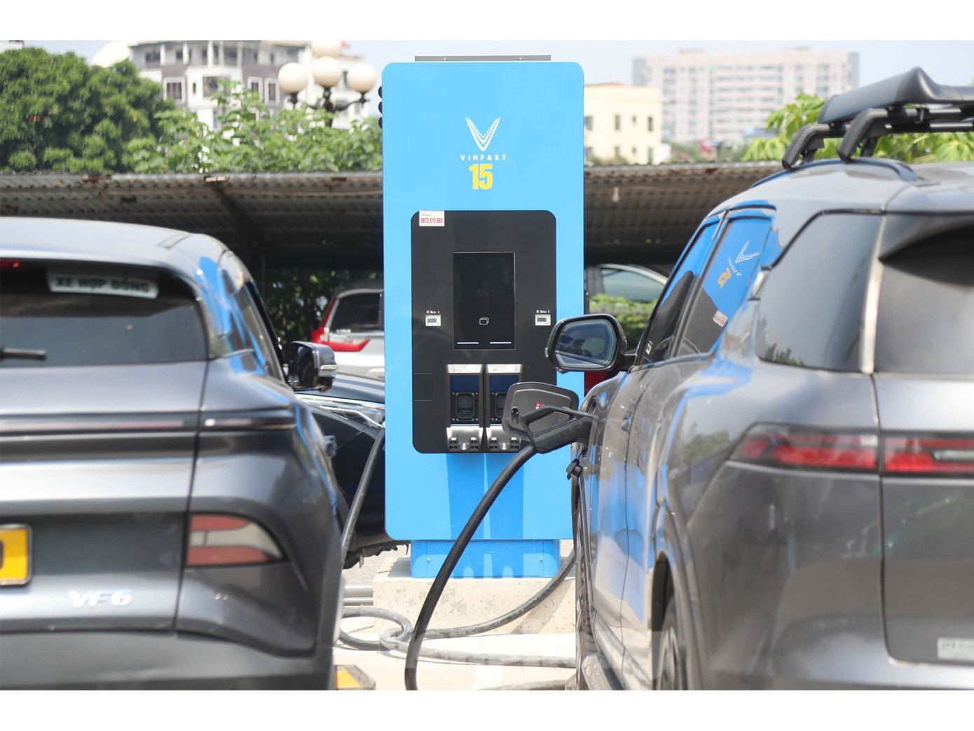 Trạm sạc xe điện hiện đại tại Hà Nội phục vụ kinh doanh trạm sạc xe điện.