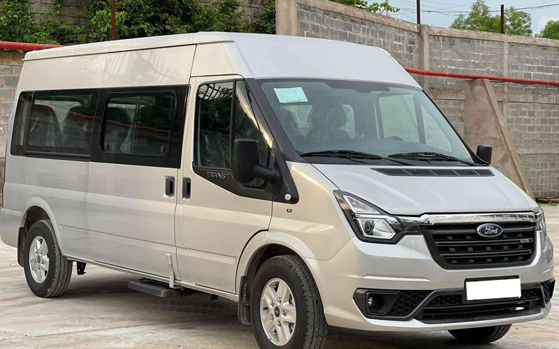 Xe du lịch 16 chỗ Ford