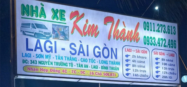 Xe khách Kim Thành di chuyển trên tuyến đường Sài Gòn – Bình Thuận, thể hiện sự tiện nghi và chuyên nghiệp của dịch vụ nhà xe.