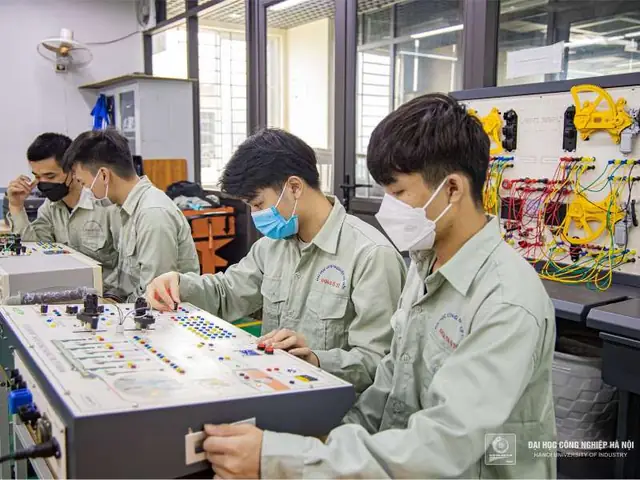 Bảng Thông Số Kỹ Thuật Cơ Khí Xe Ô Tô: Những Gì Chủ Xe Cần Biết Bảng Thông Số Kỹ Thuật Cơ Khí Xe Ô Tô: Những Gì Chủ Xe Cần Biết