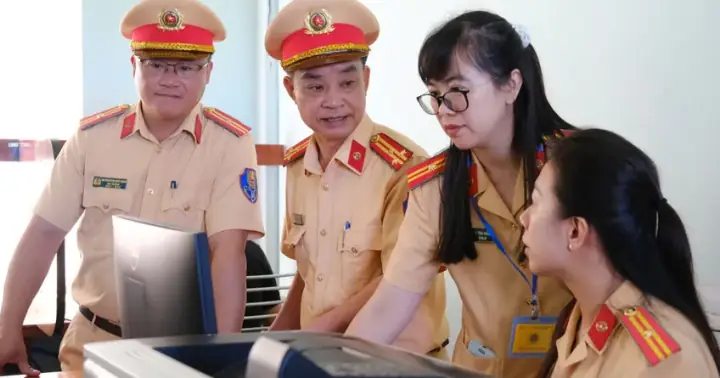Đánh Giá Chi Tiết Bộ Quay Biển Số Xe Ô Tô: Top 5 Sản Phẩm Đáng Tin Cậy Cho Chủ Xe