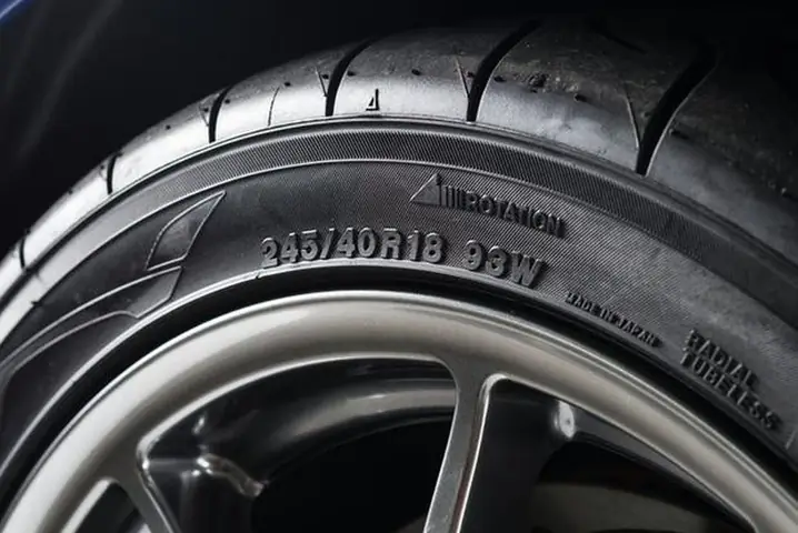 Ý Nghĩa Các Chữ Cái Trên Xe Ô Tô: Giải Mã Ký Hiệu Bạn Cần Biết
