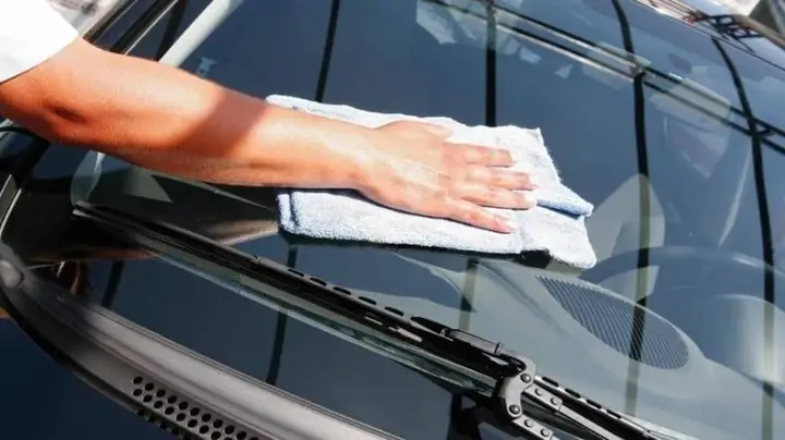 10+ Cách Làm Mờ Vết Xước Trên Kính Xe Ô Tô Hiệu Quả Tại Nhà