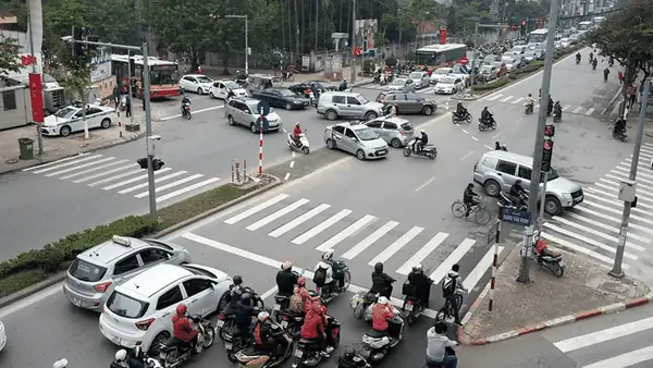 Căn Dừng Đèn Đỏ Khi Lái Xe Ô Tô: Quy Tắc, Kỹ Thuật Và Những Lưu Ý Quan Trọng Căn Dừng Đèn Đỏ Khi Lái Xe Ô Tô: Quy Tắc, Kỹ Thuật Và Những Lưu Ý Quan Trọng