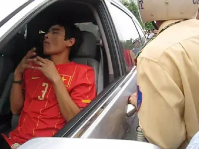 Sự Thật Về Cầu Thủ Huy Hoàng Và Cáo Buộc Sốc Thuốc Trên Xe Ô Tô: Cập Nhật Thông Tin Mới Nhất