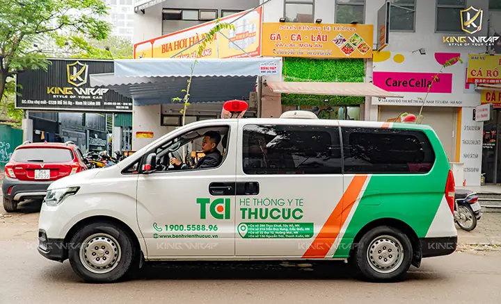 Top 10 Mẫu Decal Xe Ô Tô 16 Chỗ Phổ Biến & Cách Lựa Chọn Phù Hợp