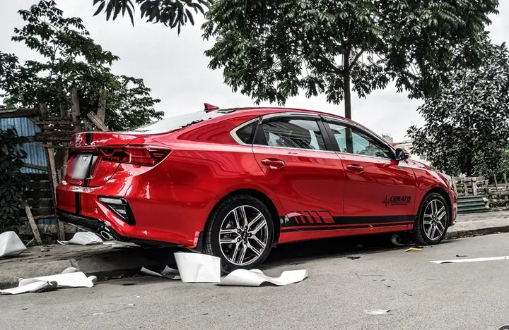 Hướng Dẫn Dán Decan Đỏ Đen Lên Xe Ô Tô Màu Trắng: Quy Trình Và Lưu Ý Chi Tiết Hướng Dẫn Dán Decan Đỏ Đen Lên Xe Ô Tô Màu Trắng: Quy Trình Và Lưu Ý Chi Tiết