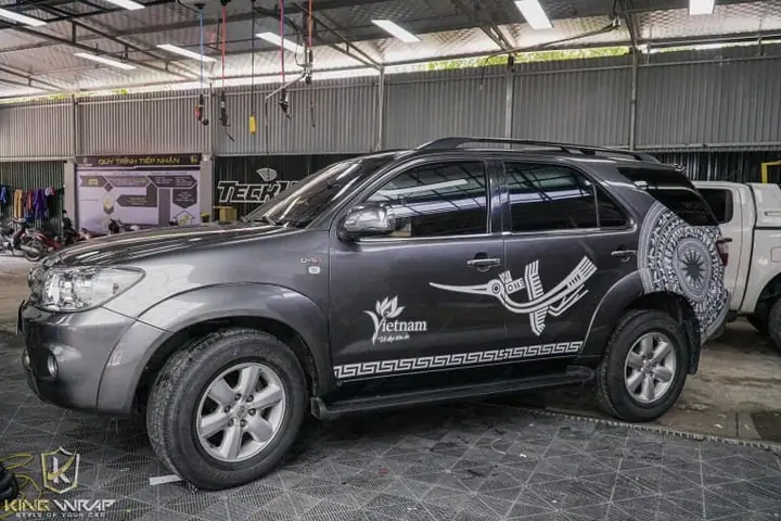 Top 10 Decal Dán Trang Trí Đáy Sườn Xe Fortuner Tốt Nhất, Chống Trầy Hiệu Quả Top 10 Decal Dán Trang Trí Đáy Sườn Xe Fortuner Tốt Nhất, Chống Trầy Hiệu Quả