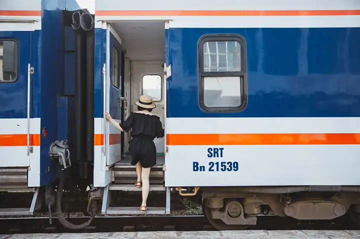 So Sánh Mức Độ Say Xe Khi Đi Tàu Và Ô Tô: Phương Tiện Nào Giúp Bạn Thoải Mái Hơn? So Sánh Mức Độ Say Xe Khi Đi Tàu Và Ô Tô: Phương Tiện Nào Giúp Bạn Thoải Mái Hơn?