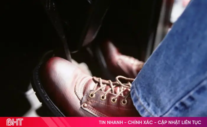 Vị Trí Và Tác Dụng Của Giá Để Chân Trái Trên Xe Ô Tô