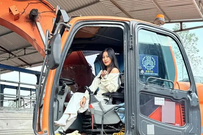 Khám Phá Phong Cách Học Lái Xe Ô Tô Của Các Nữ Tài Xế Trẻ