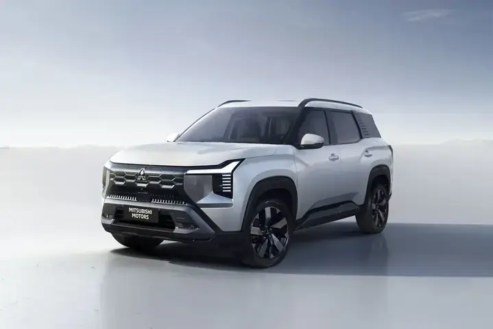 Khám Phá Top 5 Không Gian Trưng Bày Xe Ô Tô Mitsubishi Đẳng Cấp Và Ấn Tượng Nhất Khám Phá Top 5 Không Gian Trưng Bày Xe Ô Tô Mitsubishi Đẳng Cấp Và Ấn Tượng Nhất