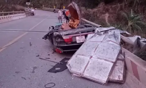 Ô Tô Con Bẹp Dúm Giữa Hai Xe Tải: Nguyên Nhân, Hệ Lụy Và Bài Toán An Toàn Giao Thông Ô Tô Con Bẹp Dúm Giữa Hai Xe Tải: Nguyên Nhân, Hệ Lụy Và Bài Toán An Toàn Giao Thông