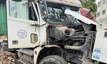 Cập Nhật Sự Cố Giao Thông: Ô Tô Đâm Vào Xe Máy Điện Ở Hải Phòng