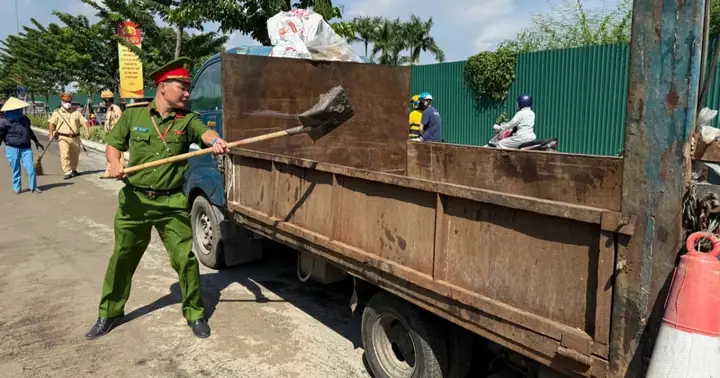Ô Tô Kéo Xe Máy Đường Lê Quang Đạo: Quy Định Và Thực Tế