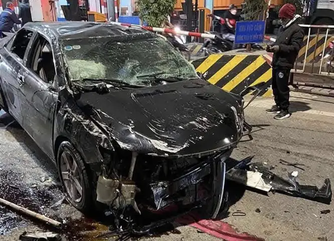 Xe Ô Tô Đâm Vào Trạm Thu Phí: Những Sự Thật Và Bài Học Kinh Nghiệm Cần Nắm Rõ Xe Ô Tô Đâm Vào Trạm Thu Phí: Những Sự Thật Và Bài Học Kinh Nghiệm Cần Nắm Rõ